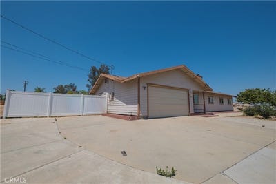 /international/us/1104-navajo-perris-ca-110120465935/