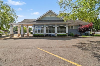 /international/us/701-n-washington-avenue-ludington-mi-110108447525/