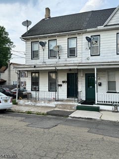 /international/us/17-railroad-ave-phillipsburg-town-nj-110108881666/