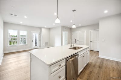 /international/us/6725-citory-way-unit-204-moseley-va-110096696121/