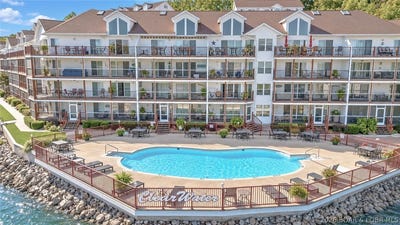 /international/us/686-clearwater-drive-camdenton-mo-110120588612/