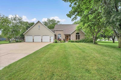 /international/us/n4239-maple-court-kaukauna-wi-110100568724/