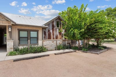 /international/us/807-highway-st-fredericksburg-tx-110109121197/