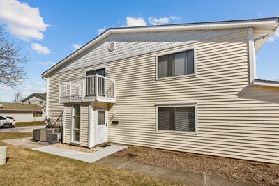 /international/us/717-whitesail-drive-schaumburg-il-110108543427/