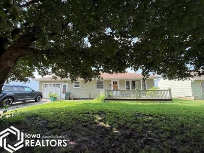 /international/us/215-linden-court-brooklyn-ia-110098409274/