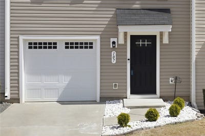 /international/us/107-sproles-lane-easley-sc-110106673374/