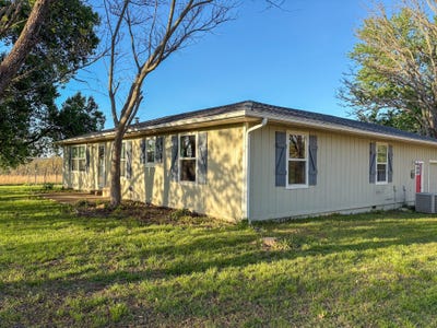 /international/us/1446-chapel-rd-willow-springs-mo-110099019636/