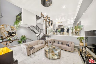 /international/us/5305-white-oak-ave-encino-ca-110108444370/