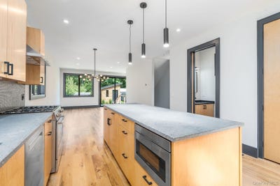 /international/us/216-north-street-greenport-ny-110106023049/