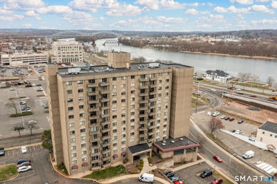 /international/us/111-dekoven-drive-middletown-ct-110106978226/