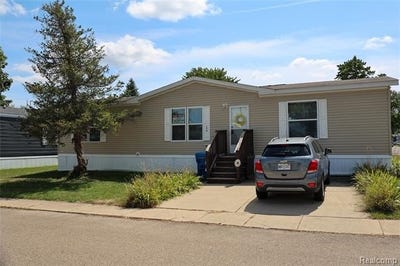 /international/us/174-suzanne-blvd-white-lake-twp-mi-110109660155/