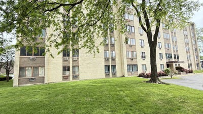 /international/us/9745-s-karlov-avenue-oak-lawn-il-110108232138/