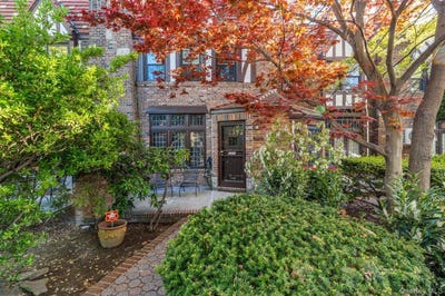 /international/us/67-52-ingram-street-forest-hills-ny-110107630158/