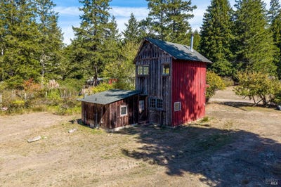 /international/us/42500-little-lake-road-mendocino-ca-110110336710/