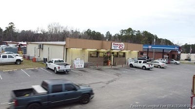 /international/us/120-third-street-dublin-nc-110105088877/