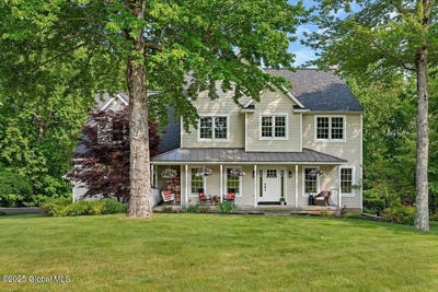 /international/us/8-thomas-drive-north-greenbush-ny-110099997003/