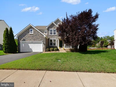 /international/us/1024-w-kensington-circle-fredericksburg-va-110120157373/