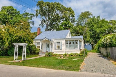 /international/us/84-riviera-drive-mastic-ny-110108694603/