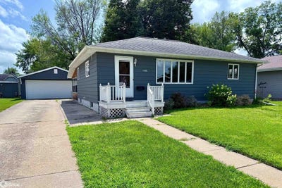/international/us/1426-e-lucas-street-algona-ia-110101192022/