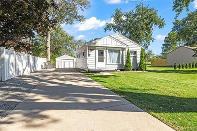 /international/us/13341-pine-street-taylor-mi-110120414797/