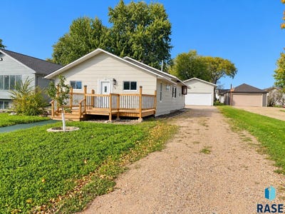/international/us/704-e-3rd-st-colton-sd-110120419841/