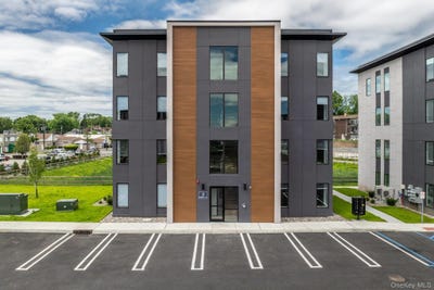 /international/us/1-giada-lane-middletown-ny-110107205572/