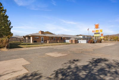 /international/us/1342-s-2nd-street-raton-nm-110103393433/