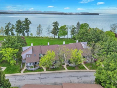 /international/us/102-south-beach-road-south-burlington-vt-110105529150/