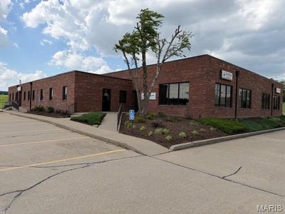/international/us/106-n-farrar-drive-cape-girardeau-mo-110107805880/