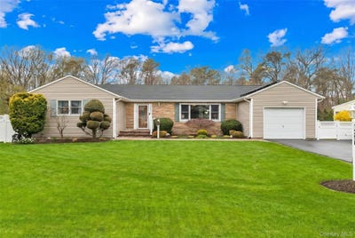 /international/us/1390-thompson-drive-bay-shore-ny-110107667737/