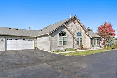 /international/us/2020-olmstead-drive-woodstock-il-110120745479/
