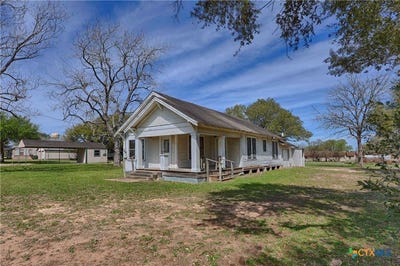 /international/us/820-w-fairwinds-street-hallettsville-tx-110106723270/