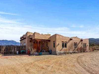 /international/us/1101-luz-del-sol-taos-nm-110098148859/