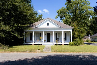 /international/us/610-branton-ave-columbia-ms-110120019268/