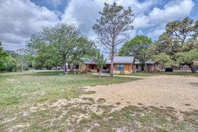 /international/us/577-mariposa-avenue-concan-tx-110092239065/