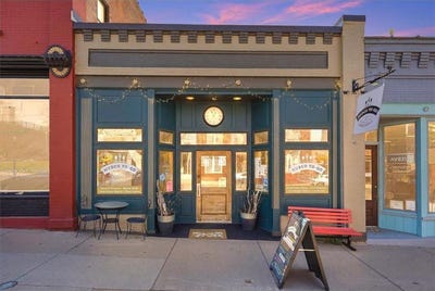 /international/us/210-locust-street-hudson-wi-110108010759/