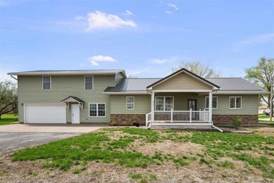 /international/us/317-s-walnut-st-wilton-ia-110107636356/