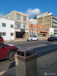 /international/us/21-main-street-eatontown-nj-110101024473/