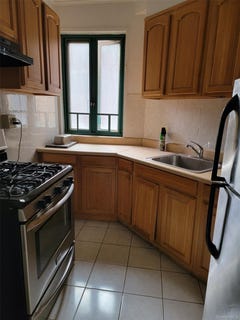 /international/us/2220-e-tremont-avenue-bronx-ny-110107192144/