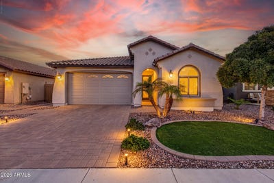 /international/us/2807-w-blue-river-drive-san-tan-valley-az-110120459475/