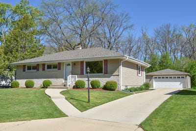 /international/us/8222-w-norwich-ave-greenfield-wi-110107952418/