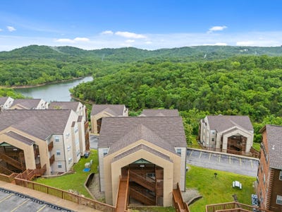 /international/us/30-blue-bird-way-branson-mo-110108299909/