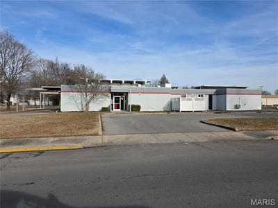 /international/us/210-s-kingshighway-street-sikeston-mo-110106025771/
