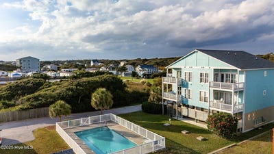 /international/us/105-beachwood-drive-atlantic-beach-nc-110097491377/