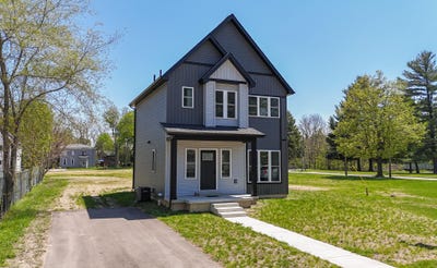 /international/us/102-n-mill-street-dowagiac-mi-110104331639/