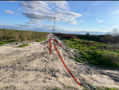 /international/us/lot-114-track-1226-wasco-ca-110090388846/