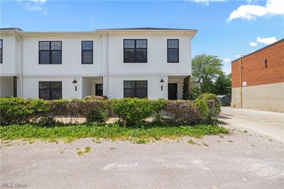 /international/us/2059-w-34th-place-cleveland-oh-110108605788/
