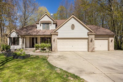 /international/us/15056-oakwood-drive-big-rapids-mi-110108106088/