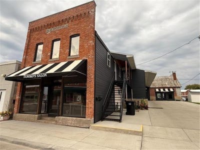 /international/us/111-grove-street-e-caledonia-mn-110108299322/