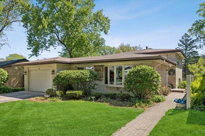 /international/us/827-n-douglas-avenue-arlington-heights-il-110108090000/